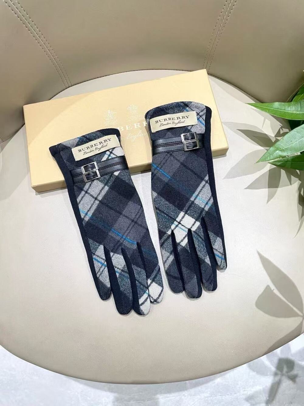 Burberry Dark Check Plaid Touchscreen Winter Gloves